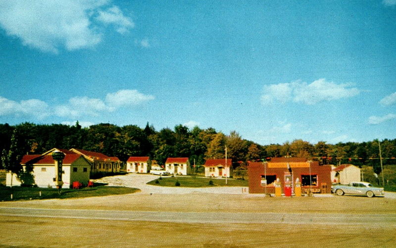 Gustafsons Resort (White Tail Restaurant & Motel) - Vintage Postcard (newer photo)